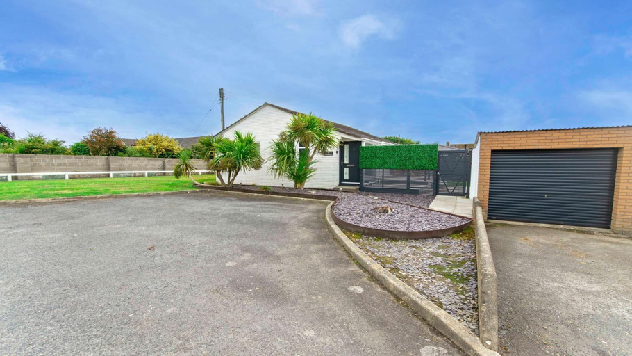 Facilities 5, Sandbanks Sleeps 4 Beach Pass & 1 Dog, Devon