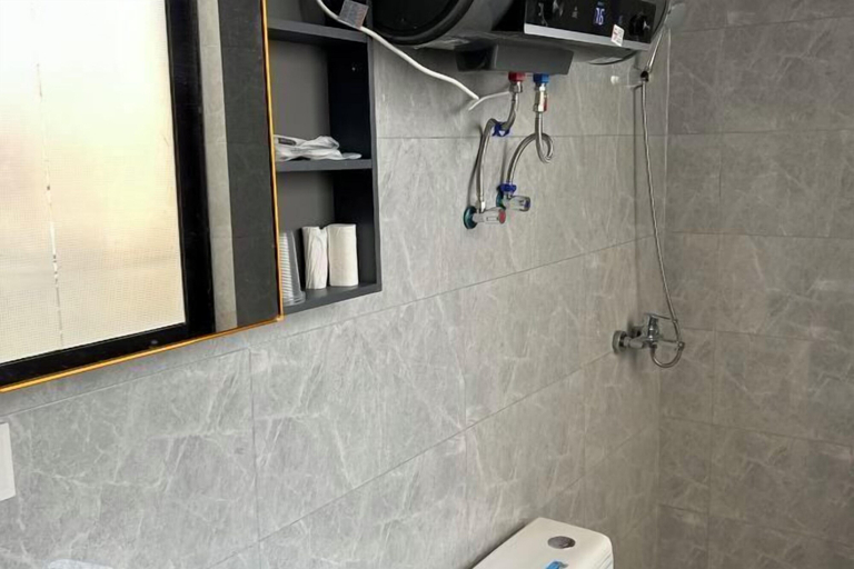 Bathroom 2, Jinhuan Hotel, Shanghai