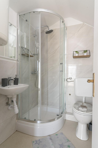 Bathroom 3, Apartmani Cesarica, Okrug
