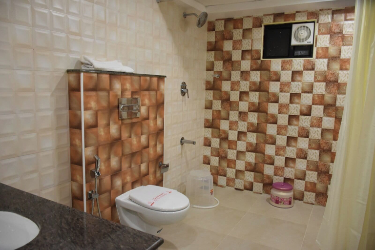 Bathroom 4, Sri Ram Grand Inn, Tirunelveli