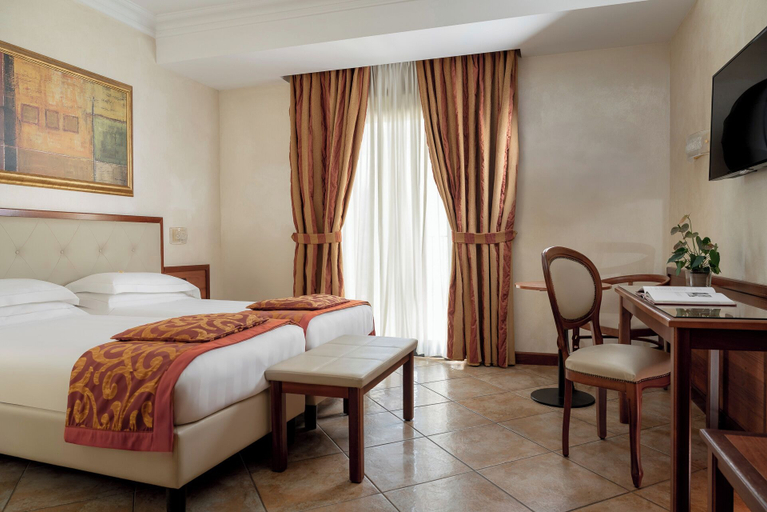 Bedroom 2, Hotel Athena, Siena