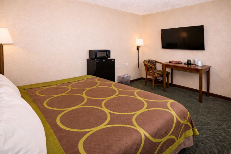 Bedroom 5, Super 8 by Wyndham Gallup, McKinley