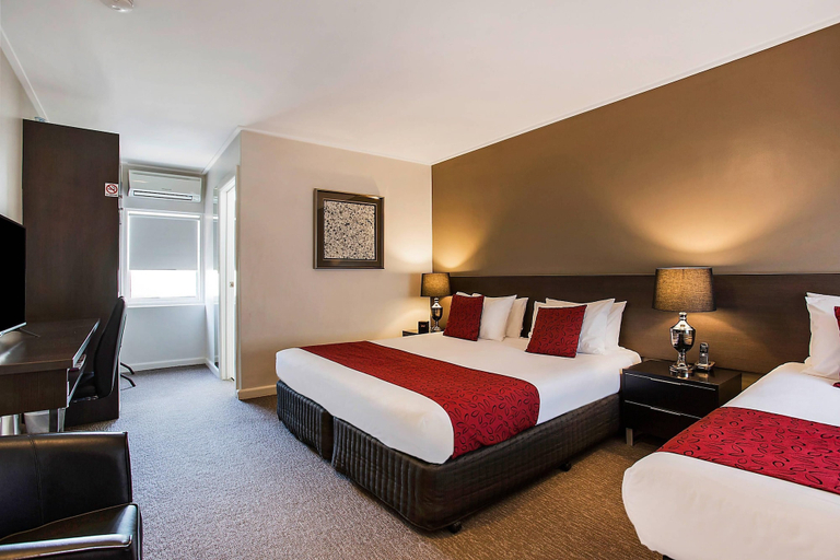 Bedroom 3, Comfort Inn Western, Warrnambool