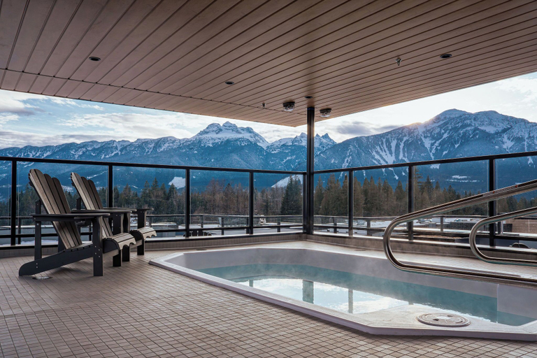 Outdoor spa tub 2, Powder and Par Penthouse, Columbia-Shuswap