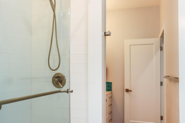 Bathroom 3, Sea La Vie, Bay