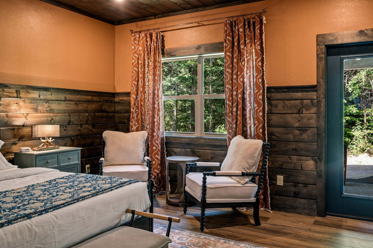 Room 3, Blue Bird 3 Bedroom Cabin, Sevier