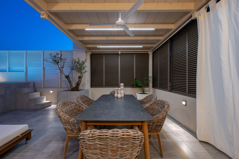 Others 5, Casa Luna, Crete
