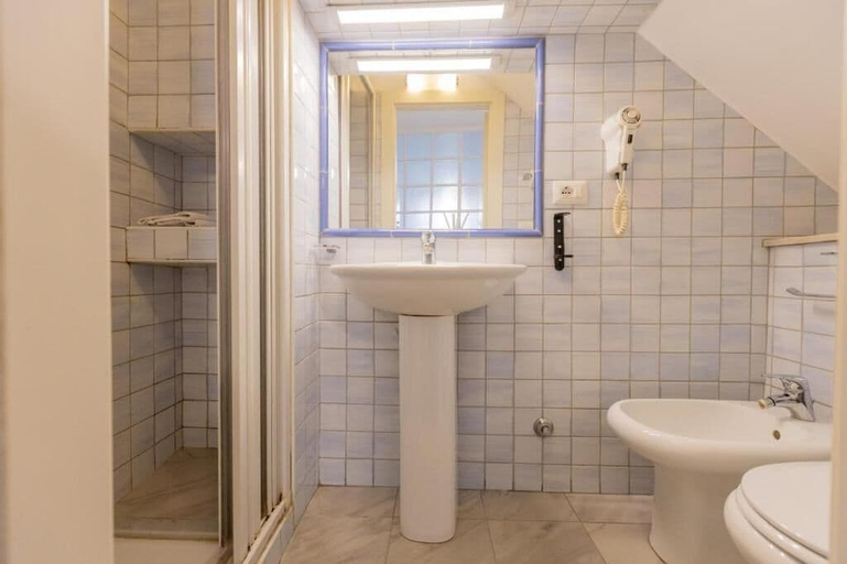 Bathroom 4, Andromaco Inn, Messina