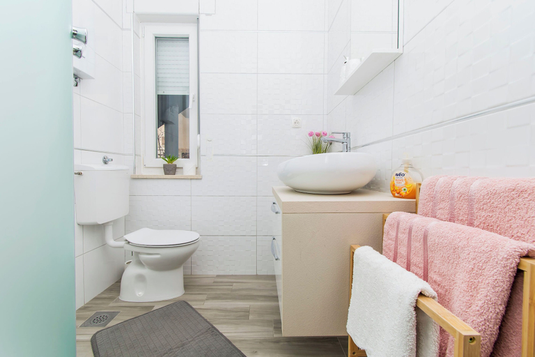 Bathroom, Apartment Knez 1, Podstrana