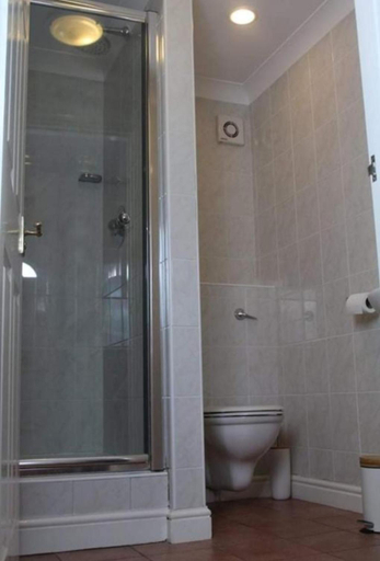 Bathroom 2, The Sportsman Chalets, Kent