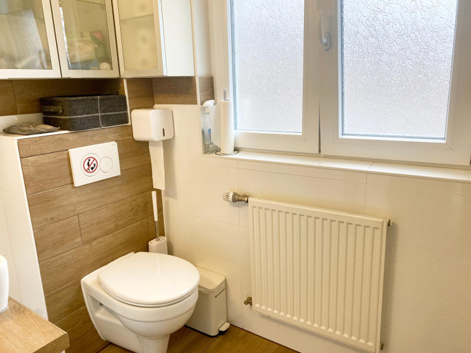 Bathroom 3, Ruhige Gastezimmer in Bonn mit Gemeinschaftsbad & Kuche, Bonn