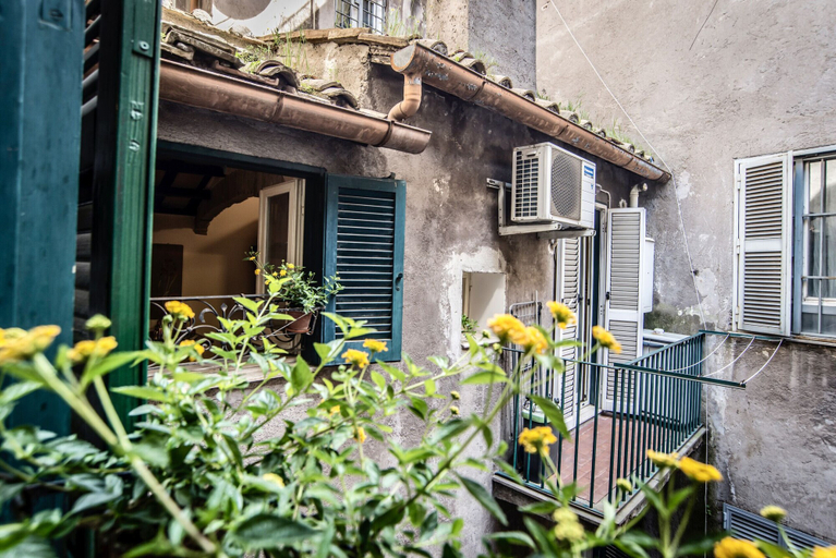 Exterior & Views 2, Trevi Fountain Apartment, Rome
