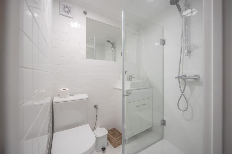 Bathroom 2, Alfama Historical II by Homing, Lisbon