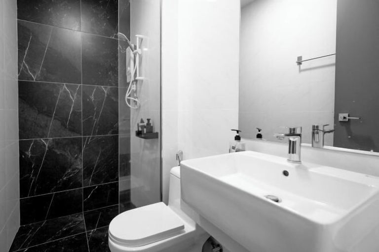 Bathroom 3, Beacon Executive Suites by Simply Penang, Pulau Penang