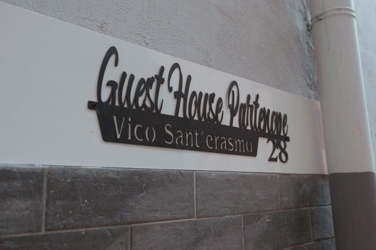 Front of property, Guest house Partenope, Napoli