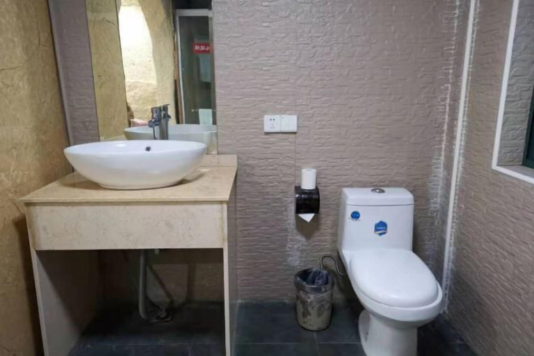 Bathroom 3, Huashu Hotel(Shanghai Yexie Store), Shanghai