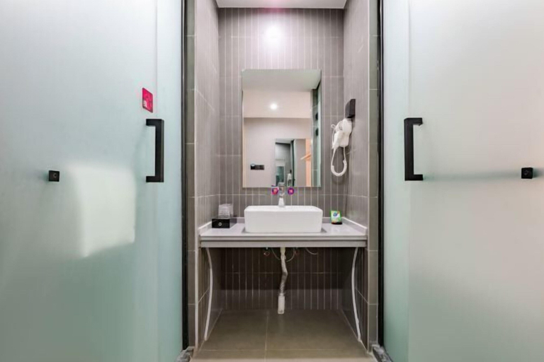 Bathroom 3, Junyi Hotel (Huaibin Mobile Building Store), Xinyang