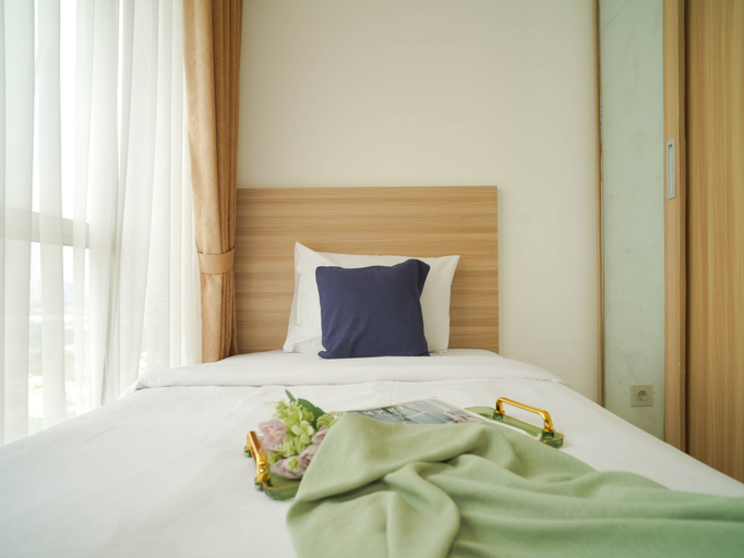Bedroom 2, 3 Pax White Tone 2BR at M-Town Residence By Travelio, Tangerang