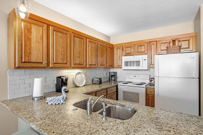Room 2, Shoalwater 906 3 3 Gulf-front Corner Unit, Baldwin