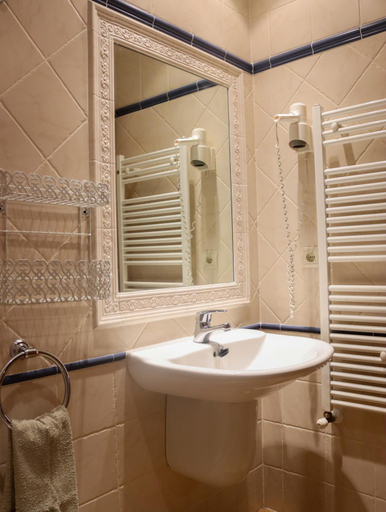 Bathroom 5, Las Bodegas De Claveria, Huesca