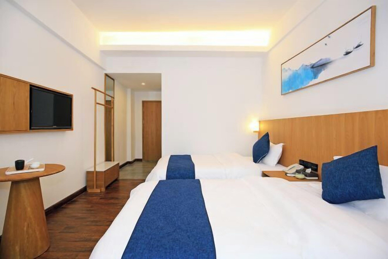 Bedroom 3, Jinricheng Hotel, Guilin