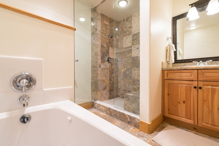 Bathroom 5, Bear Creek Lodge 312c 1 Bedroom Hotel Room, San Miguel
