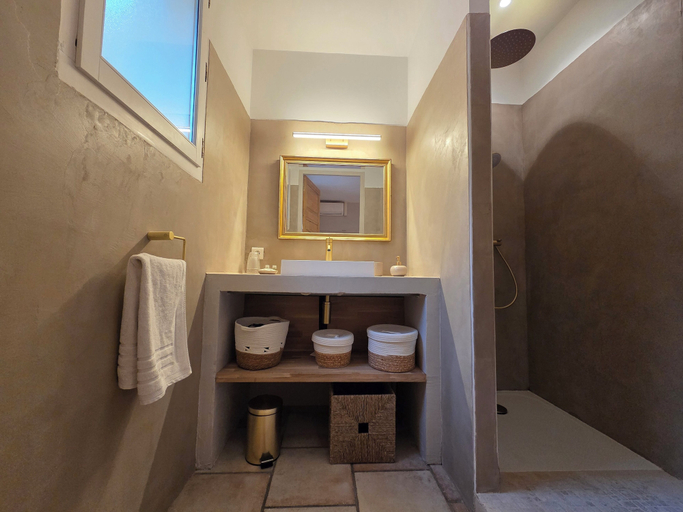 Bathroom 4, Domaine les Gendalis, Vaucluse