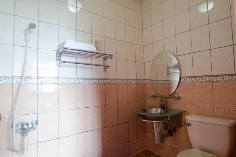 Bathroom 5, Pure Sky and Cloud Hostel (ID number:112), Hualien
