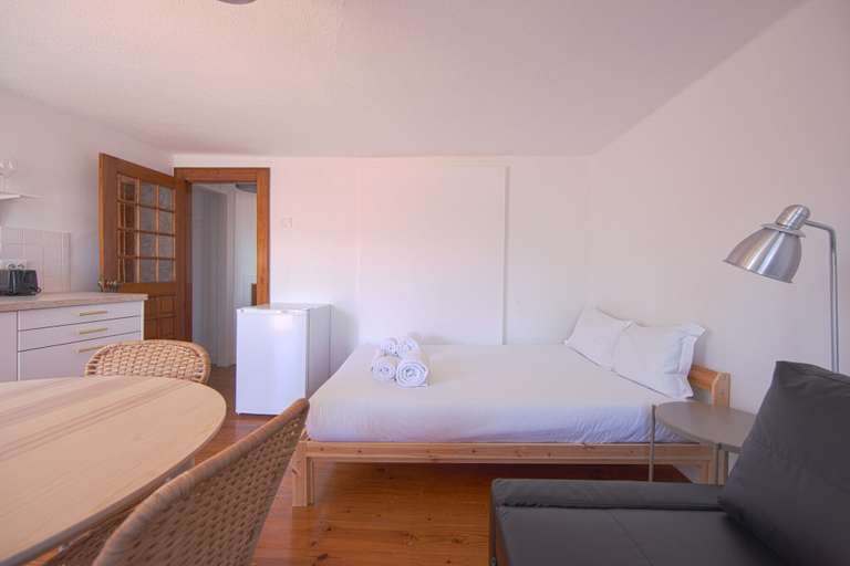 Room 2, Alfama Historical I River View by Homing, Lisbon