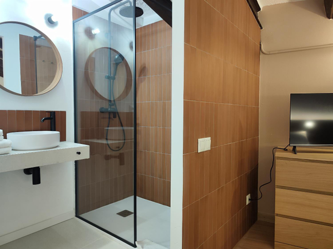 Bathroom 2, Mazi Placa Gran, Barcelona