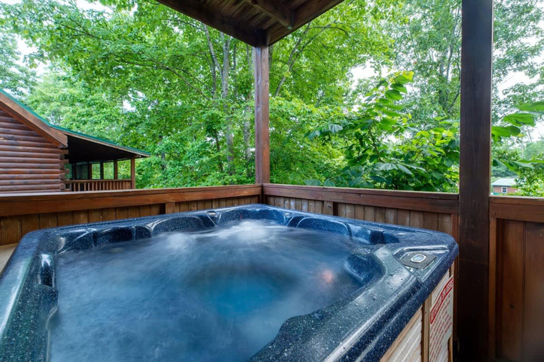 Room 2, Fun Pigeon Forge Cabin Hot Tub Games, Sevier