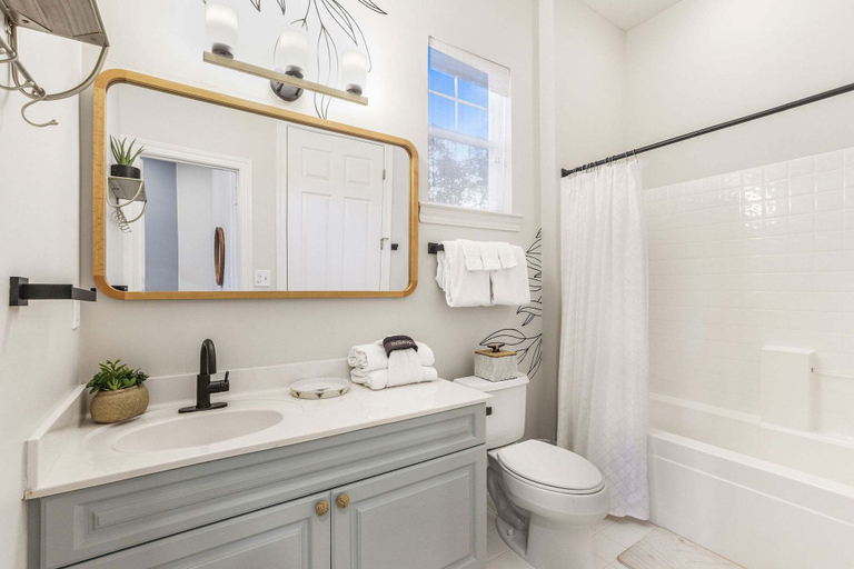 Room 4, Le Reve Charmant Beach Access Pool in Gulf Shores, Baldwin