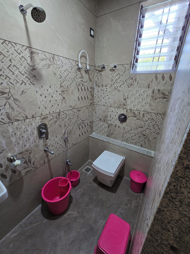 Bathroom 5, Hotel Sagar Family Lodge, Satara