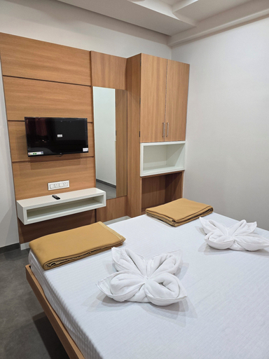Room 2, Hotel Sagar Family Lodge, Satara
