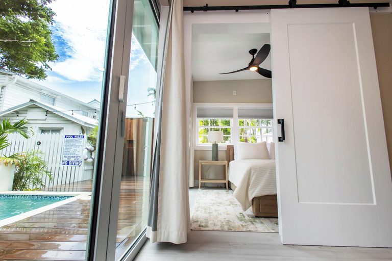 Room 2, Lighthouse Suites Collection, Monroe
