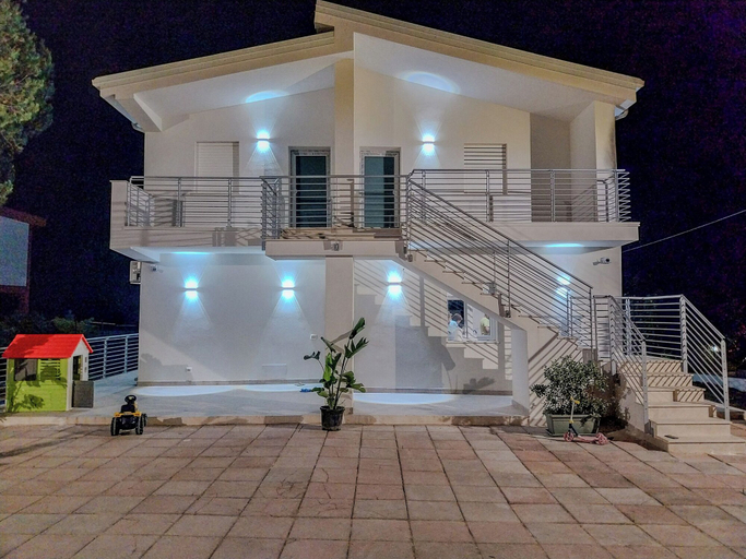 Front of property 2, Villa Rosy, Caltanissetta