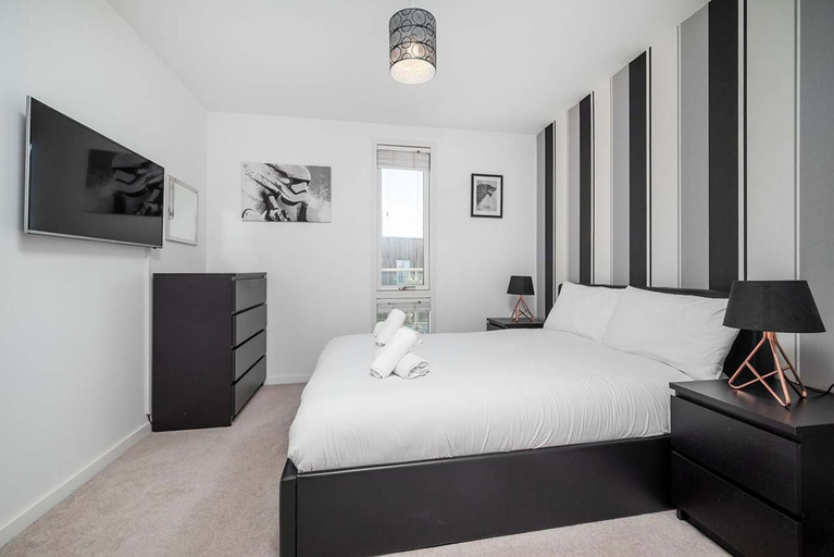 Room 4, Stunning 2BR Flat With Balcony, Windsor and Maidenhead