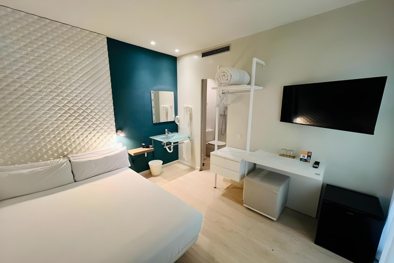 Bedroom 2, Urban Sea Hotel Atocha 113, Madrid