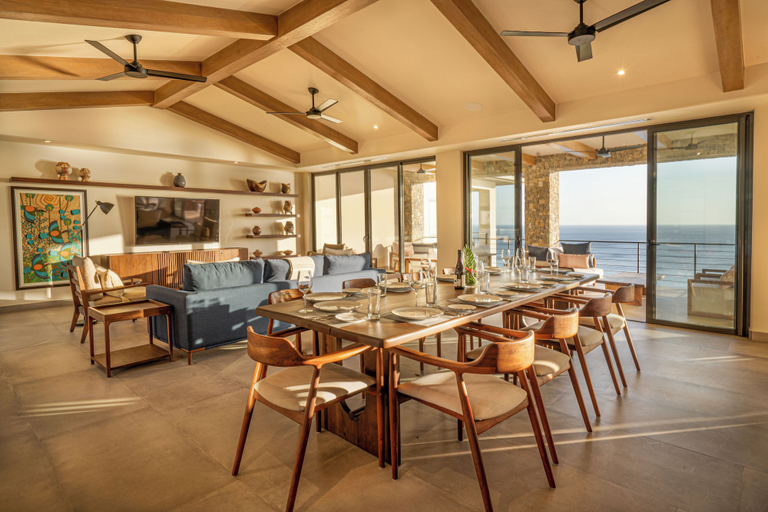 Food & Drinks 5, Rancho Santana, Tola