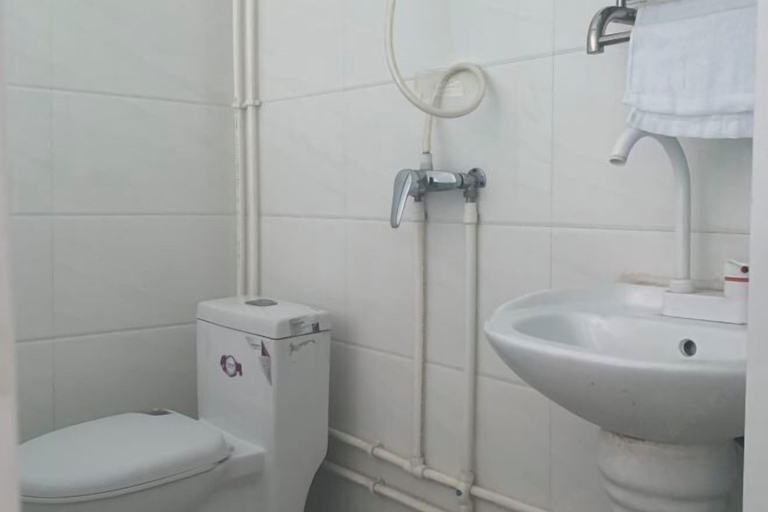 Bathroom 4, Lvyou Zhijia Hotel, Luliang