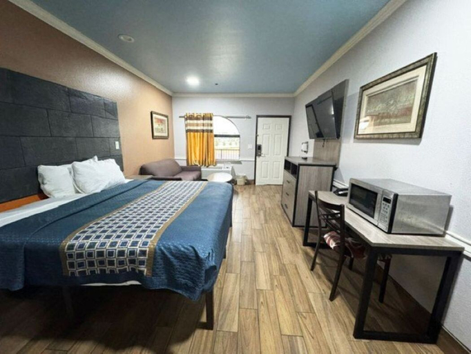 Room 5, Downtowner Inns & Suites IAH Airport-Humble, Houston