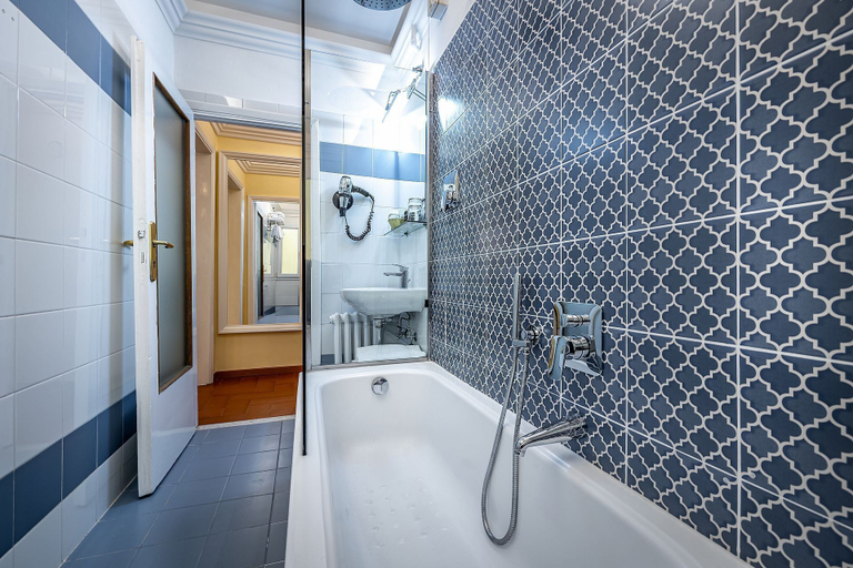 Bathroom 4, Hotel Alessandra, Florence