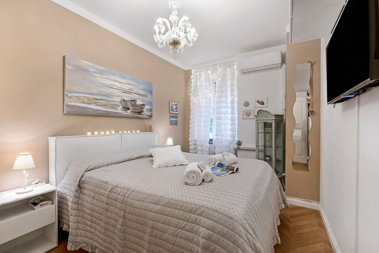 Room 4, Casa Amorosa Town Relax Alassio, Savona