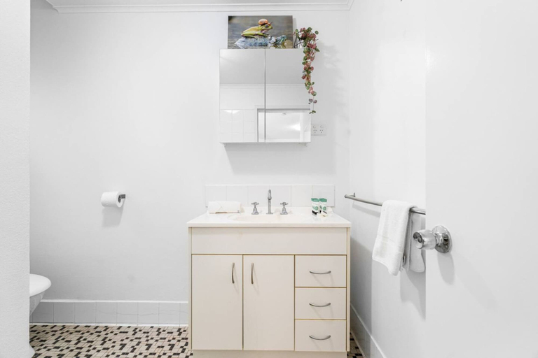 Room 4, Zen Bamboo Cozy - Modern - Central, Nightcliff