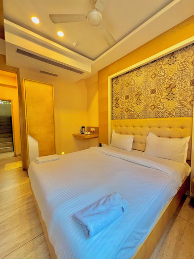Room 4, Hotel Neelkamal Chembur, Mumbai Suburban