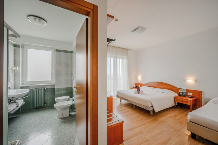 Room 2, Hotiday Peschiera Frassino, Verona