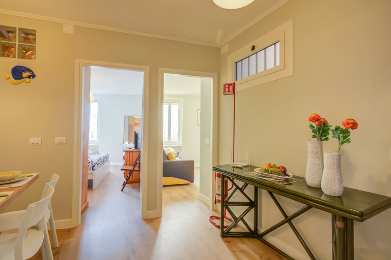 Room 5, Armonia Centrale - Sanremo Apt for 4 With A/C, Imperia
