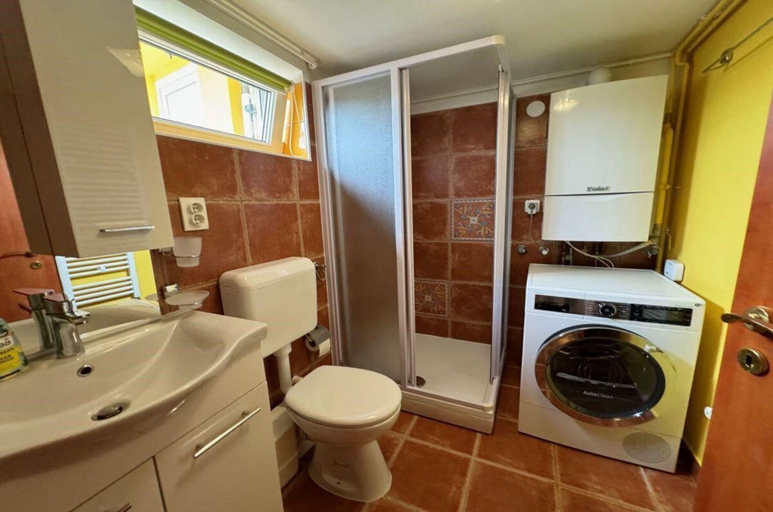 Bathroom, House Malnar, Krk