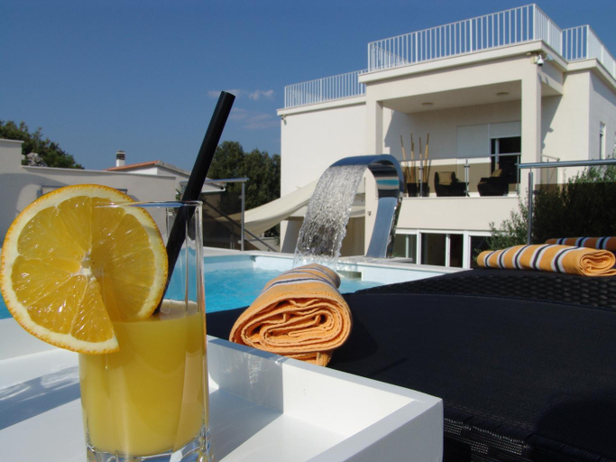 Food & Drinks, Villa Gina, Marina
