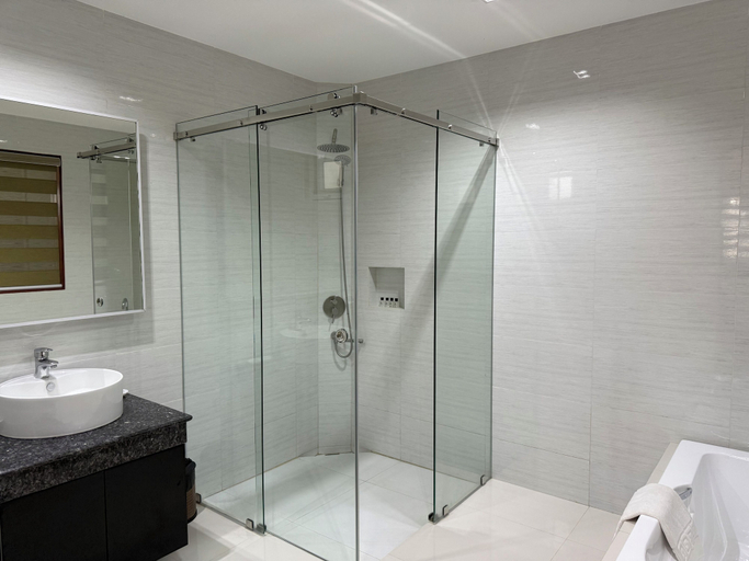 Bathroom 5, Batangas Country Club, Batangas City